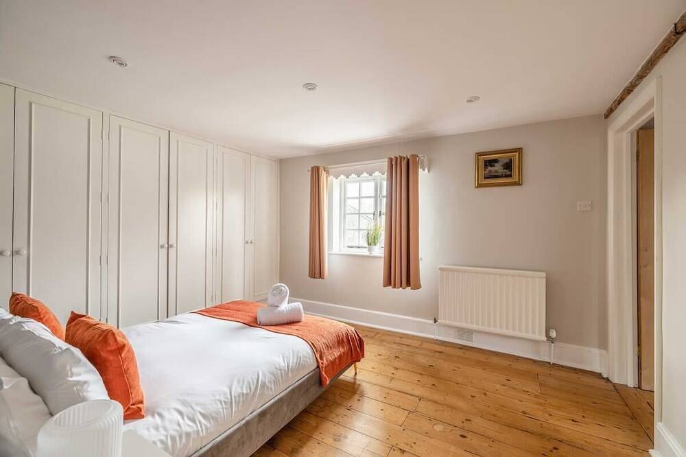 Historic River View Home in Windsor - By Tempstay in Windsor, Berkshire