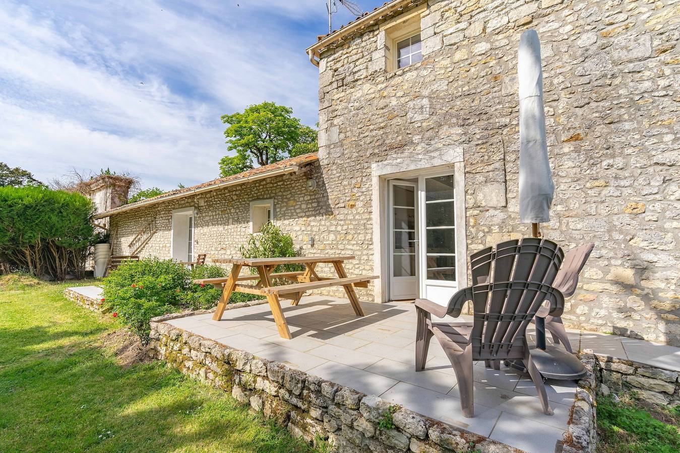Petite maison "Gîte Le Chai" avec piscine partagée, Wi-Fi et climatisation in Saint-Romain-de-Benet, Région de Saintes