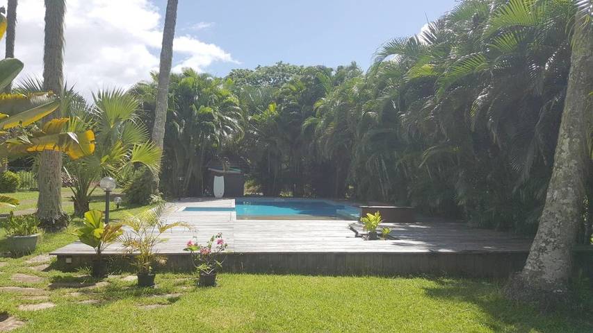Chalet pour 4 personnes, avec piscine ainsi que vue et jardin