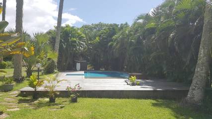 Maison de campagne pour 4 personnes, avec vue ainsi que piscine et jardin dans Taravao