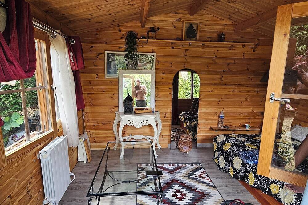 Appartement entier, Appartement Rez-de-Jardin de la maison, plus Cabane dans le jardin in Herblay-sur-Seine, Val-d'Oise