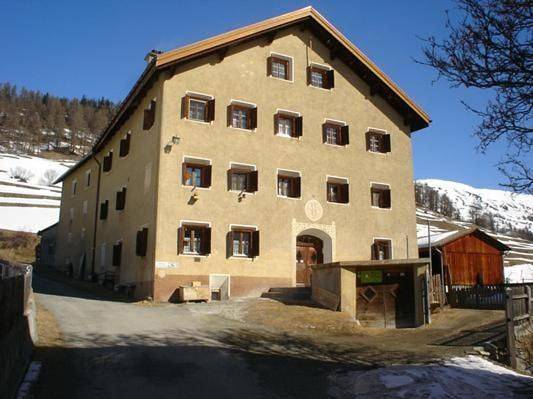 Ganze Wohnung, Two-Bedroom Apartment in Guarda Staziun, Guarda