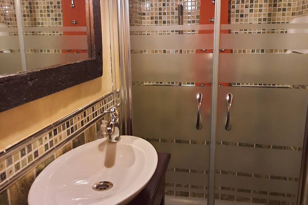 Apartamento entero, Habitación con vistas a la montaña, jardín compartido y Wi-Fi in Valle de Carranza, Cordillera Cantábrica