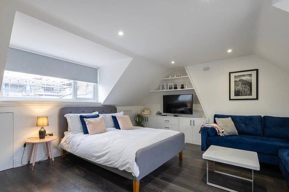 Entire apartment, Aquila Town Studio - Central & Trendy in Parish of Saint Helier, Jersey