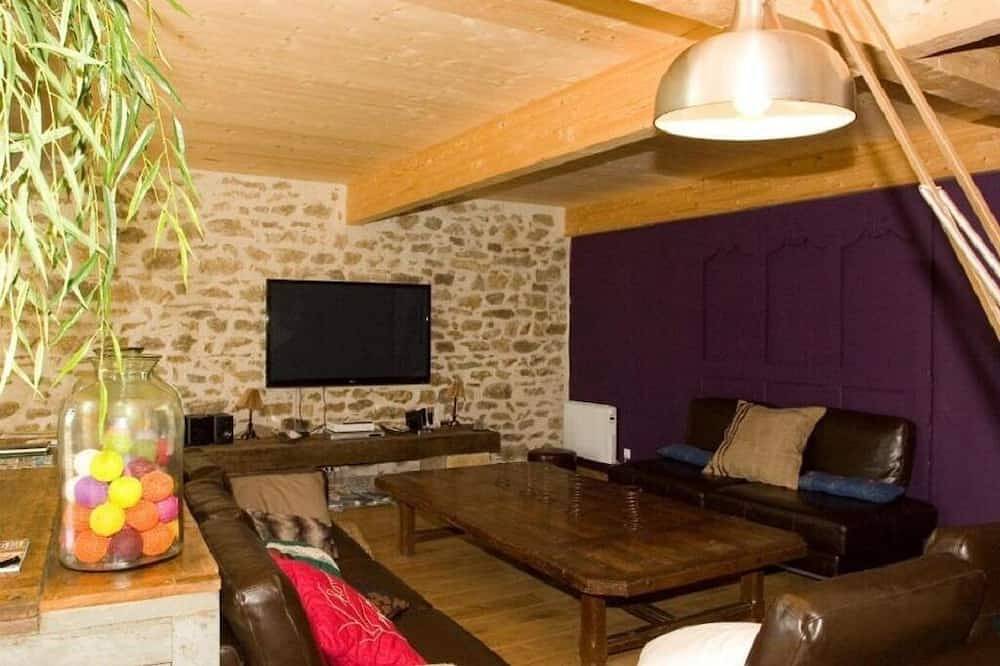 Magnificent Ferme morvandelle des Roussis in Saint-Germain-des-Champs, Naturpark Morvan