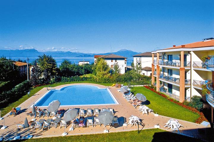 Appartamento per 3 persone, con Balcone/Terrazza e Terrazza nonché Giardino e Piscina a San Benedetto (Peschiera del Garda)