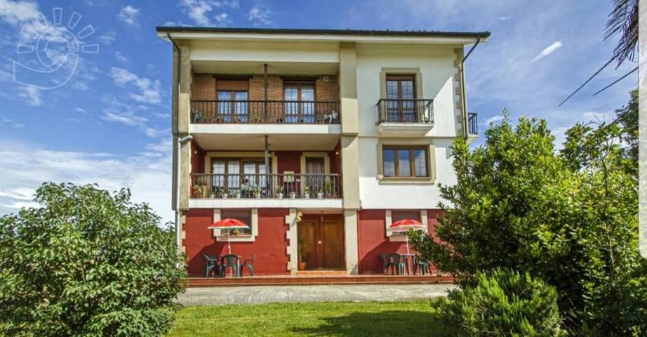 Casa de huéspuedes para 2 personas, con Balcón y Terraza además de Jardín y Vistas en Santillana del Mar