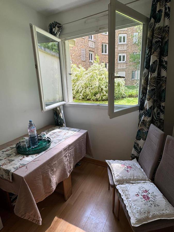 Appartement de vacances entier, Chambre Vue Jardin Versailles Château à pied Parking gratuit in Buc, Yvelines