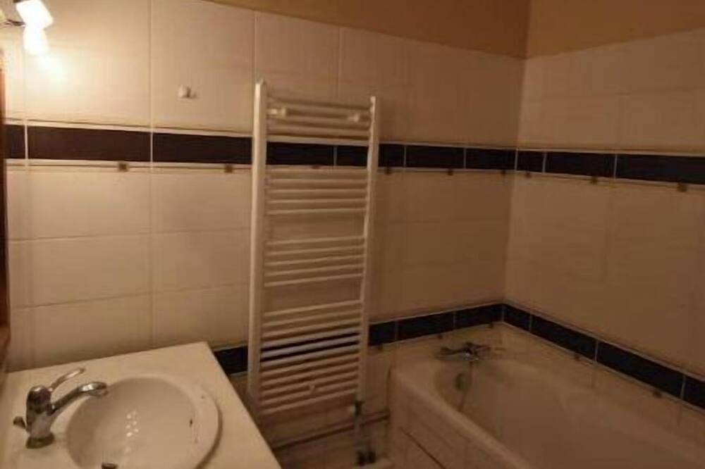 Charming farmhouse with garden close to Tours. in Saint-Pierre-des-Corps, Tours region