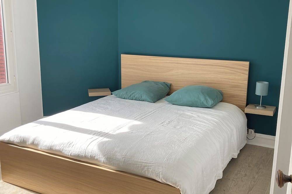 Beautiful house with terrace 10 minutes by train from Paris and 6 minutes walk from the station. in Colombes, Hauts-de-Seine