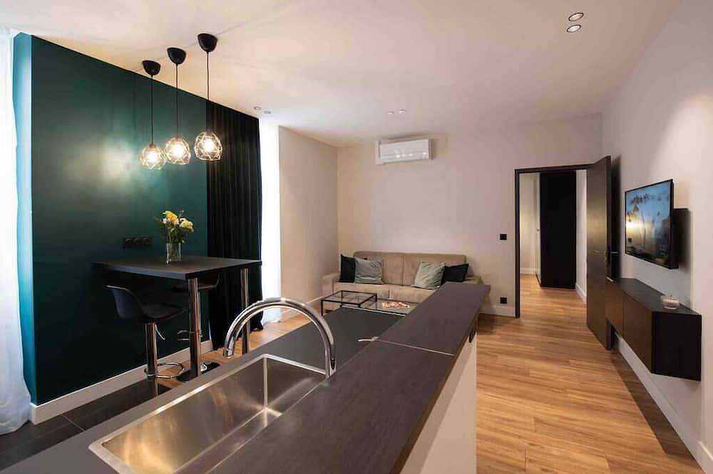Entire apartment, Monaco Modern 2 Beds Apartment Near Casino in Beausoleil, Nice region