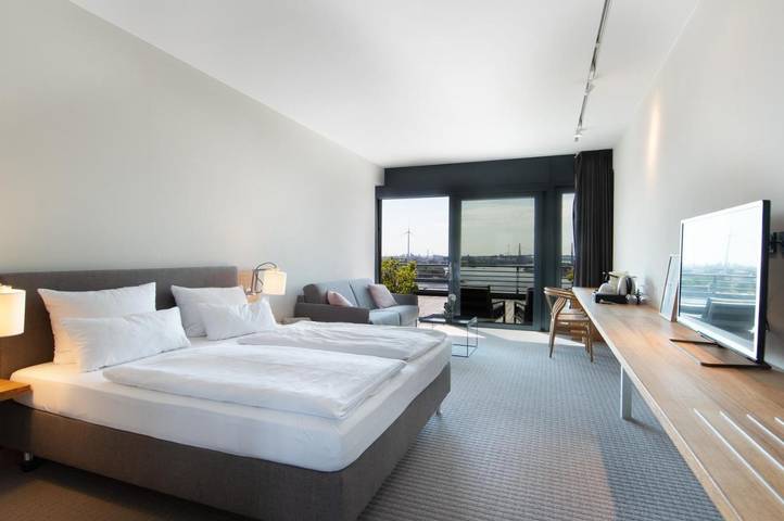 Hotel für 4 Personen, mit Balkon und Terrasse sowie Seeblick und Ausblick in Hamburg - 3