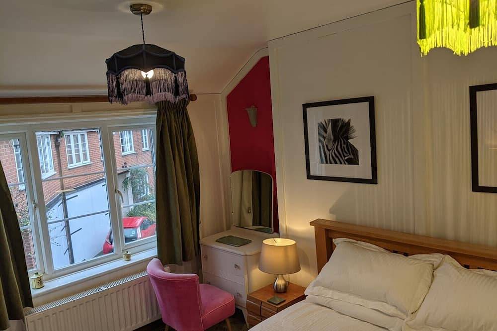 Lovely Stables mew's house in hidden town location in Royal Tunbridge Wells, Kent