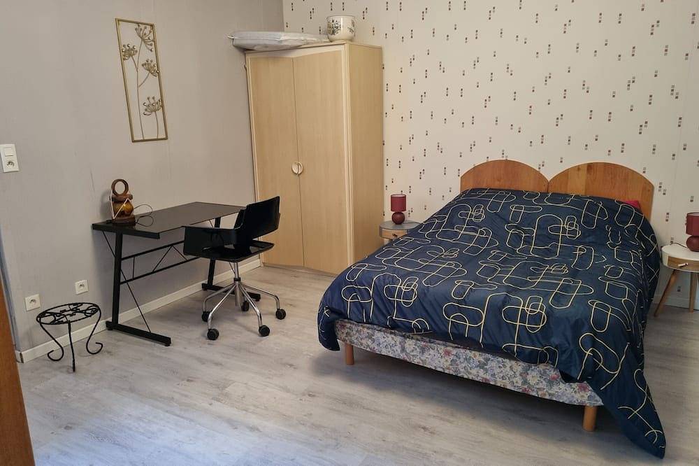 Entire apartment, Appartement Centre-ville Proche Tout Commerce in Salbris, Sologne