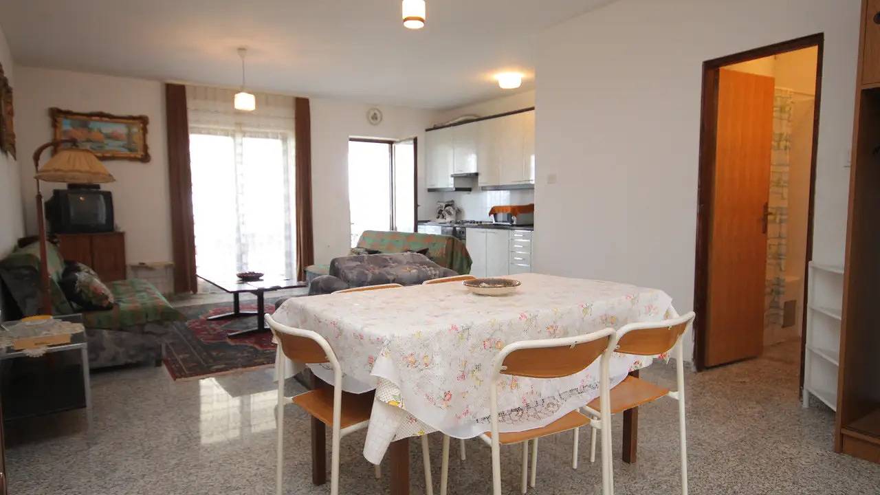 Appartamento intero, Appartamento vacanze per 8 persone con terrazza in Pogliana Croazia, Pag