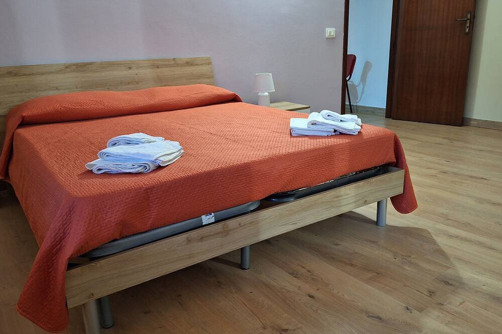 Entire apartment, Detached house surrounded by greenery in Gioiosa Marea, Messina Province