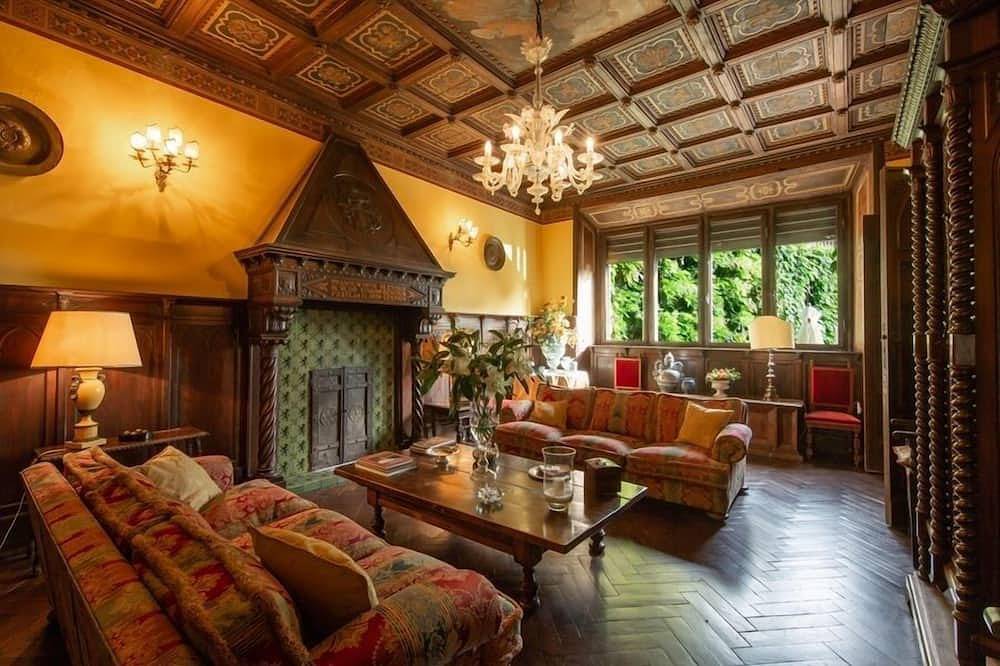 Luxury Castle  rental for 52 people in Tuscany near the coast in Campiglia Marittima, Etruscan Coast