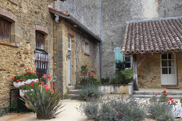 Gîte pour 24 personnes, avec jardin ainsi que terrasse et piscine dans le Gers - 3