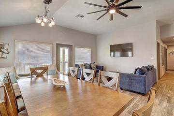 Vacation Rental for 14 Guests in Port Aransas, Mustang Island, Picture 4