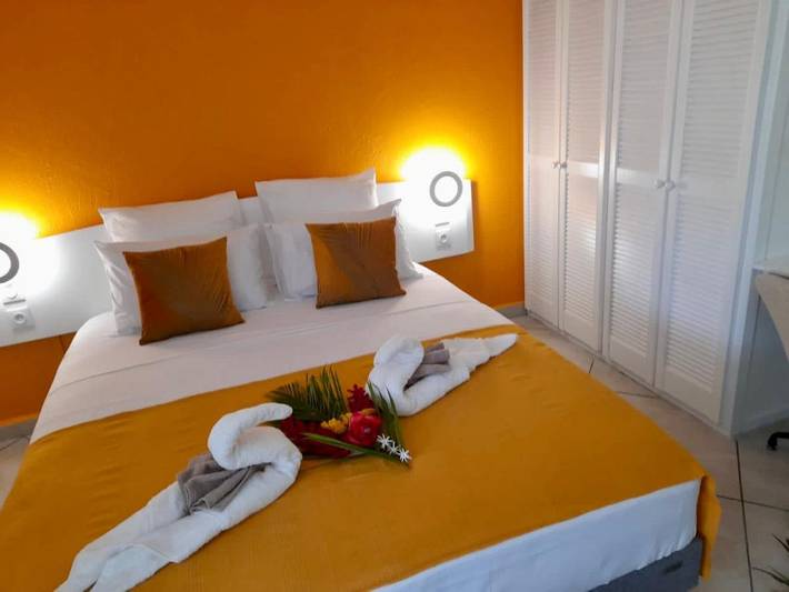 Gîte pour 4 personnes, avec bassin pour enfant et vue ainsi que jardin et piscine dans Plage de Folle Anse - 2