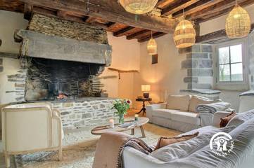 Gîte pour 17 personnes, avec jardin ainsi que piscine et vue à Tréal