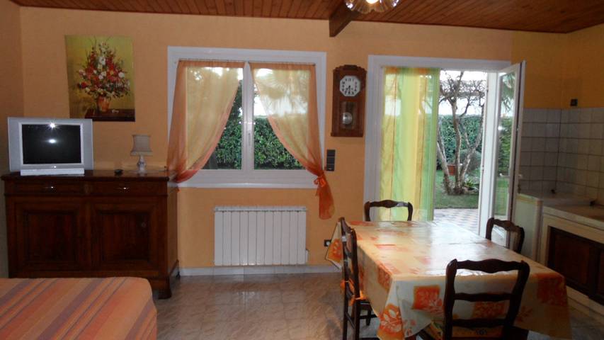 Gîte pour 2 personnes, avec jardin et piscine, animaux acceptés à Pézenas - 3