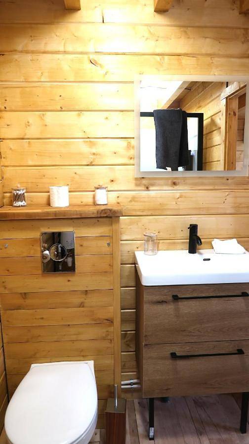 Chalet sous les pins classé 3 étoiles idéal pour 2, possible pour 4 in Céreste, Parc naturel régional du Luberon