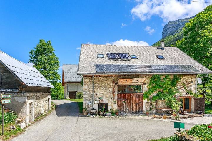 Location de vacances pour 12 personnes, avec jardin, animaux acceptés dans Parc naturel régional de la Chartreuse