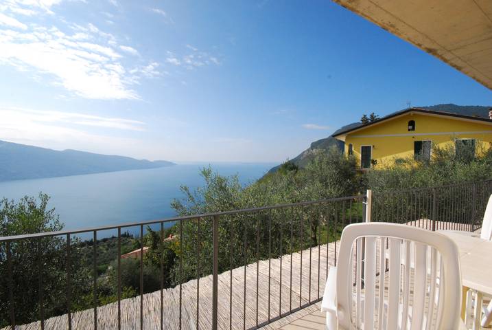 Ferienwohnung für 4 Personen, mit Terrasse und Seeblick in Gardola