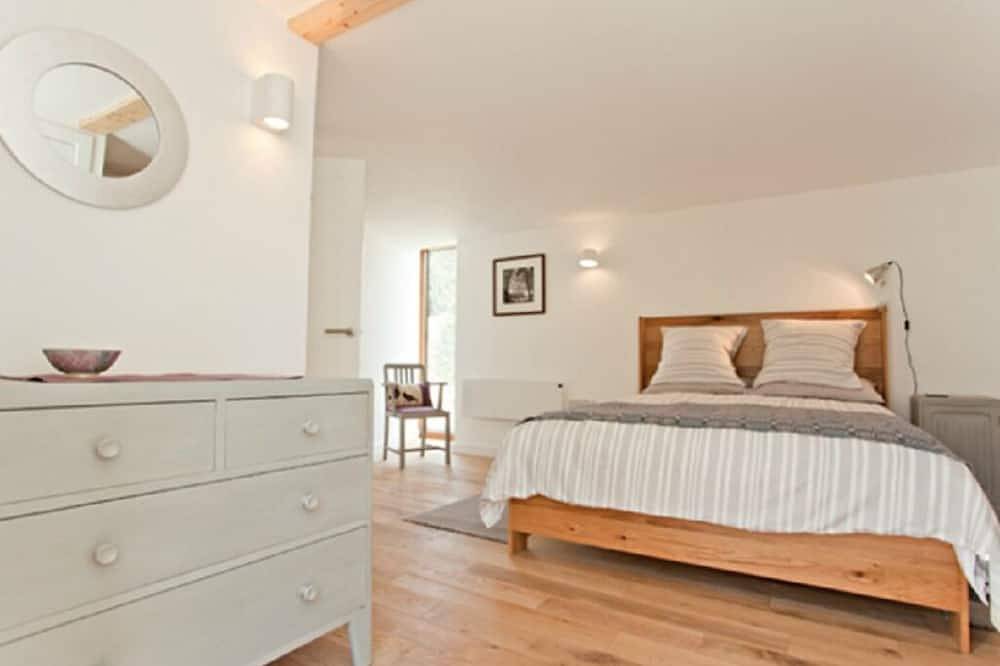Gorgeous 5* barn set in tranquil gardens and just a short drive from the coast in Pembrokeshire