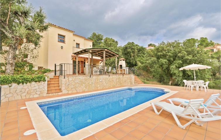 Ferienhaus für 8 Personen, mit Garten und Terrasse sowie Pool - 1