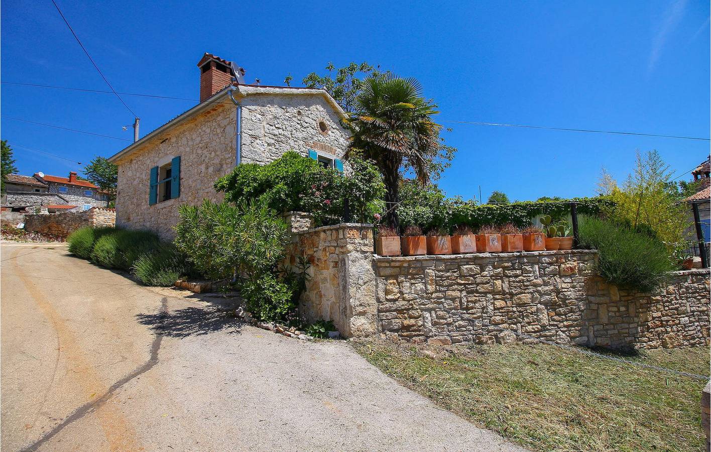 Appartement confortable de 2 chambres avec piscine chauffée, Wi-Fi et parking à Dracevac in Dracevac, Région de Porec