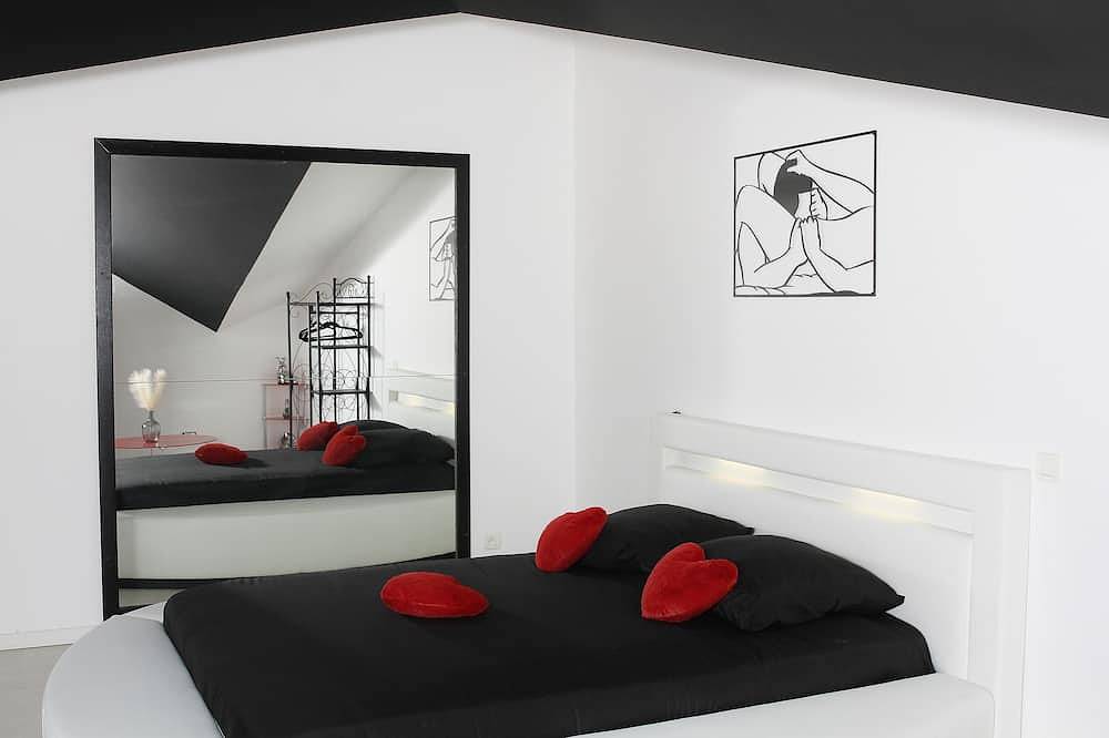 Appartement entier, Love Room de charme avec spa privatif Escapade romantique à 2 pas de la Belgique in Bogny-sur-Meuse, Parc naturel régional des Ardennes