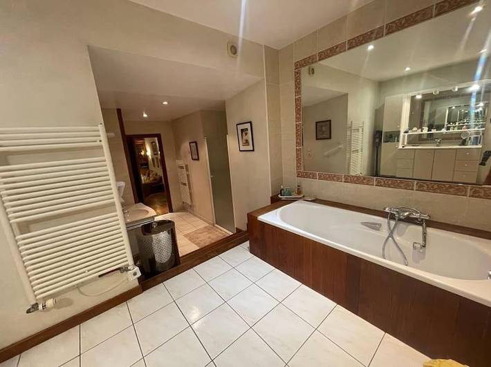 Location de vacances pour 10 personnes, avec piscine et terrasse ainsi que jardin et vue à Cusy - 2