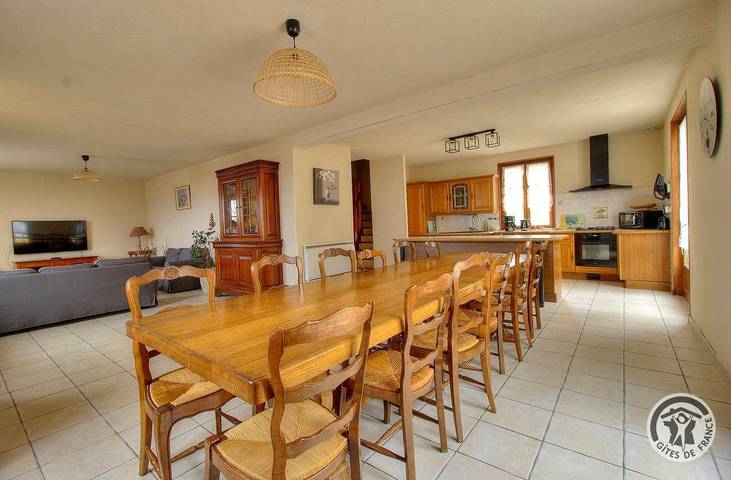 Gîte pour 11 personnes, avec jardin dans Beaujolais - 2