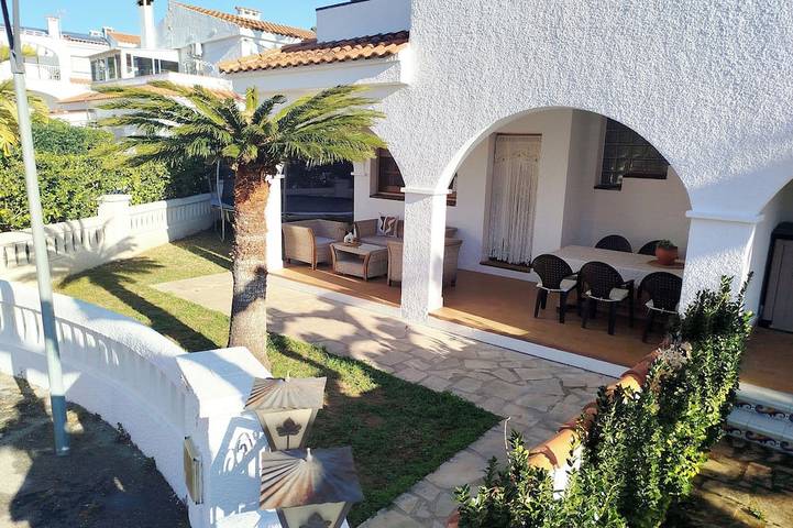 Casa rural para 6 personas, con jardín y piscina - 1