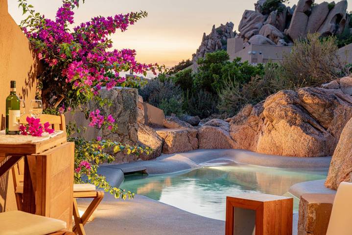 Vakantieappartement voor 2 personen, with zwembad and balkon/terras as well as uitzicht op zee in Noord-Sardinië