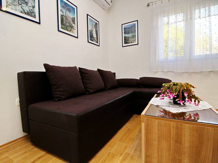 Ganze Wohnung, Apartments Nodilo - One Bedroom Apartment with Balcony and Sea View (Apt 1) in Mljet