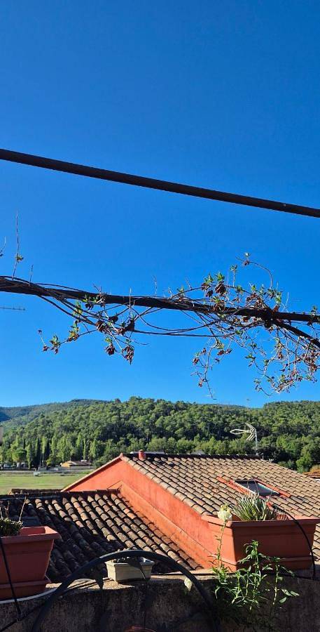 Gîte pour 4 personnes, avec terrasse et vue, adapté aux familles à Sainte-Anastasie-sur-Issole - 2