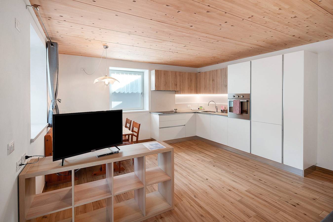 Apartamento entero, Apartamento 'Vittoria' con vistas a la montaña, balcón y Wi-Fi in Pozza di Fassa, San Giovanni di Fassa