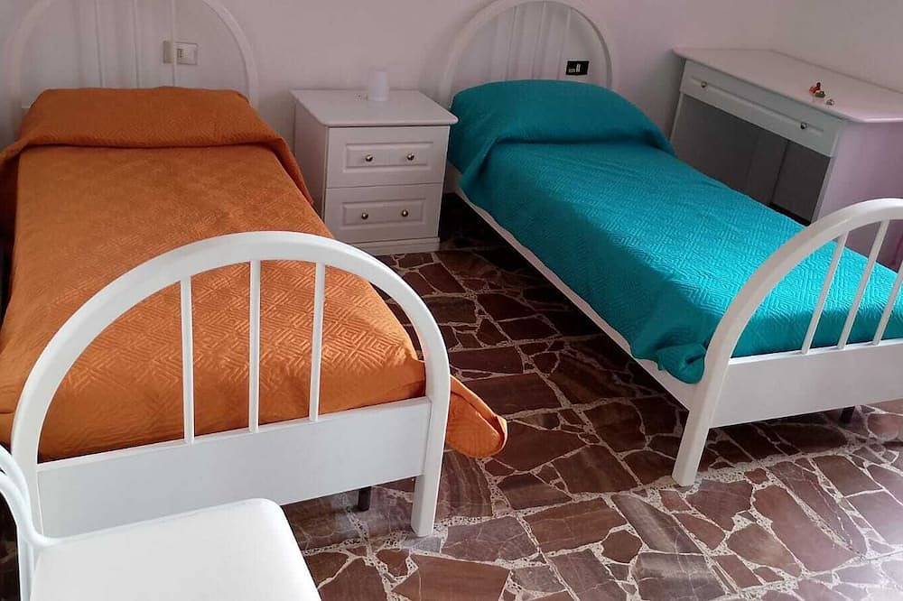 Villa indipendente con giardino in Sant'Anna Arresi, Carbonia-Iglesias Province