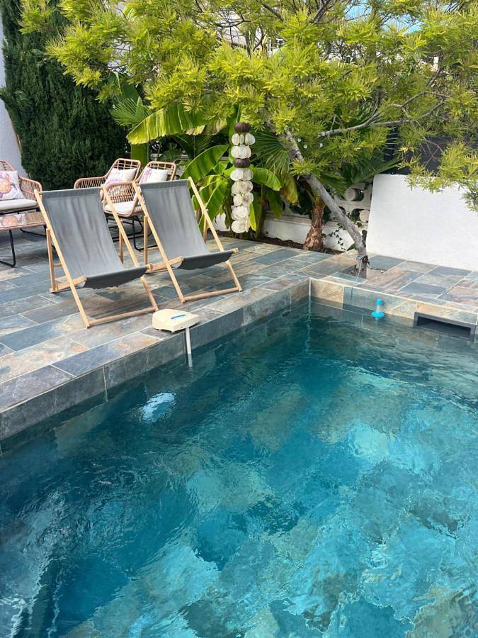 Appartement entier, Bord de mer + piscine in Sausset-les-Pins, Côte méditerranéenne (France)
