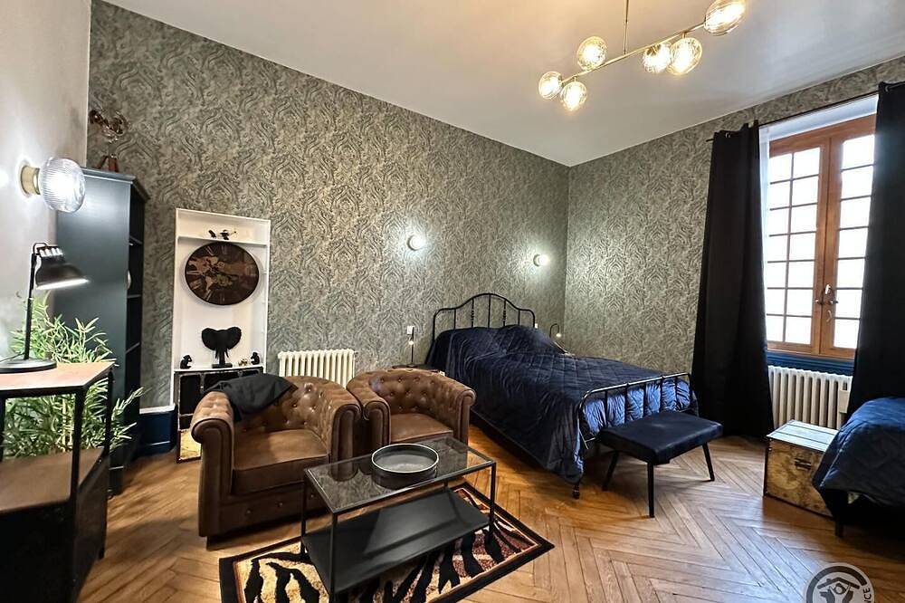 Gîte 1 large family room in the heart of the medieval town, garden in Mirepoix, Ariège