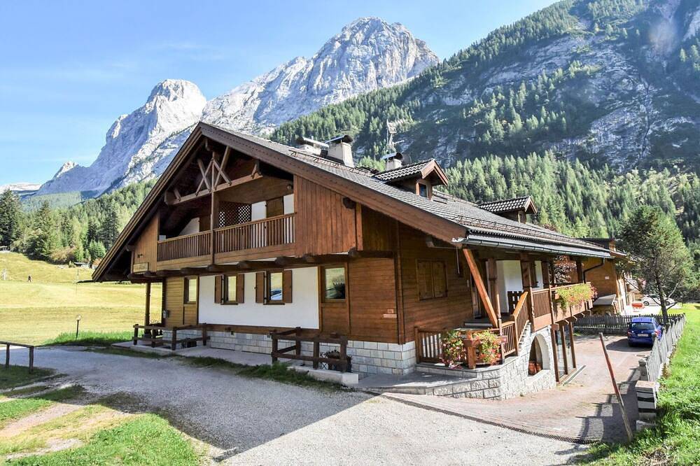 Herrliche Wohnung in einem Ferienhaus für 8 Gäste mit  W-Lan, Tv, Balkon und Haustiere erlaubt in Penia, Canazei