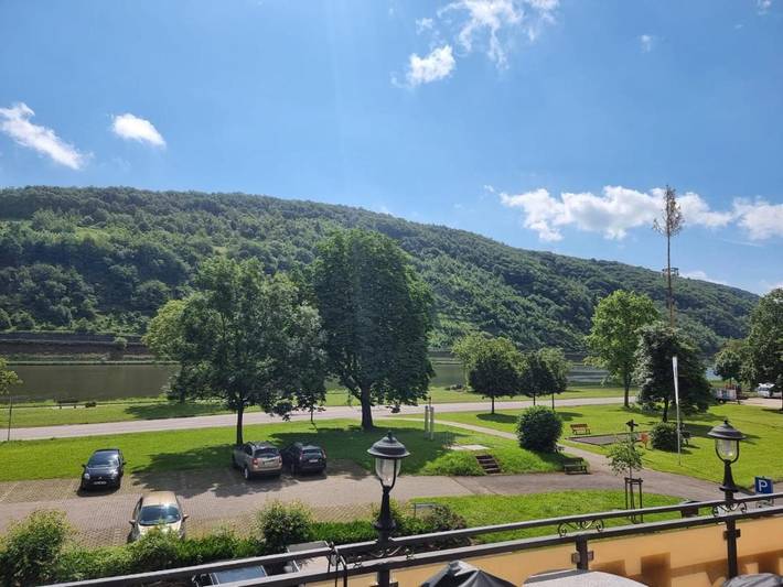 Hotel für 3 Personen, mit Terrasse und Ausblick in Sankt Aldegund - 2