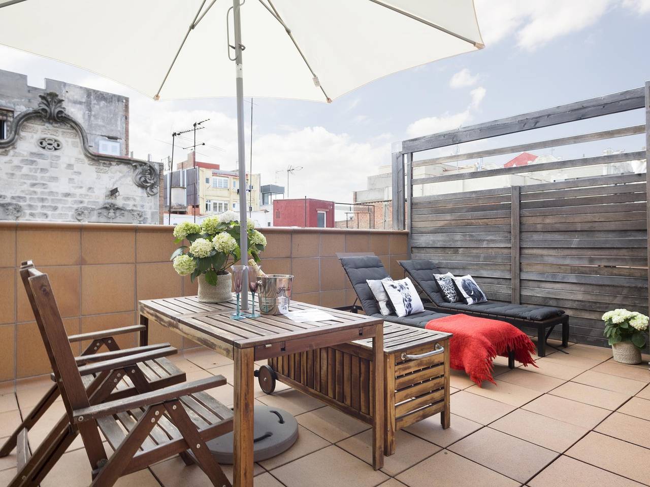 Apartamento vacacional entero, My Space Barcelona Ático en Gràcia con Terraza y Piscina para 6 in Centro Barcelona, Barcelona