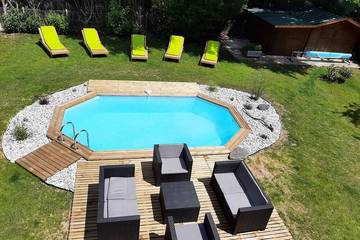 Location de vacances pour 9 personnes, avec piscine à Tosse
