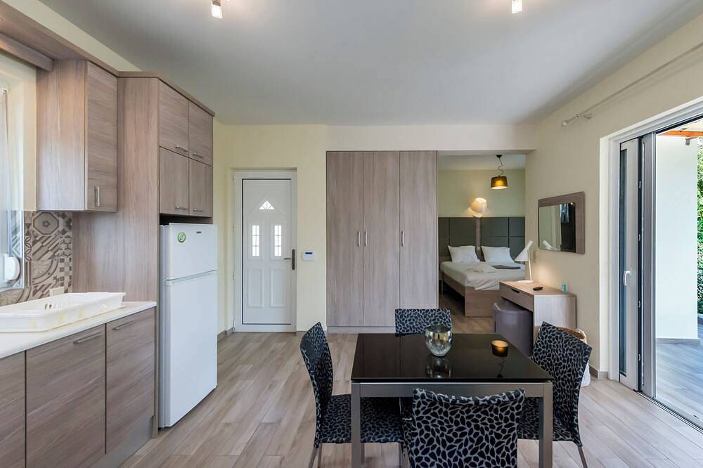 Estia, stilvolle Villa, nur einen Schritt vom Sandstrand entfernt in Finikounda, Messenien