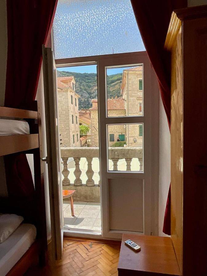 Maison d’hôte pour 5 personnes, avec balcon et vue à Kotor - 4