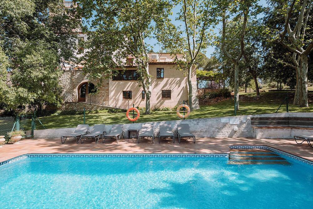 Ideal Familias. Gran jardín, piscina privada, barbacoa, terraza, Ac\n14 personas in Vilademuls, Pla de l'Estany